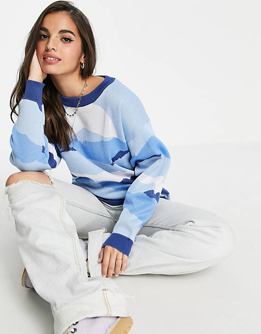  Daisy Street relaxed knitted jumper in blue scenic print 