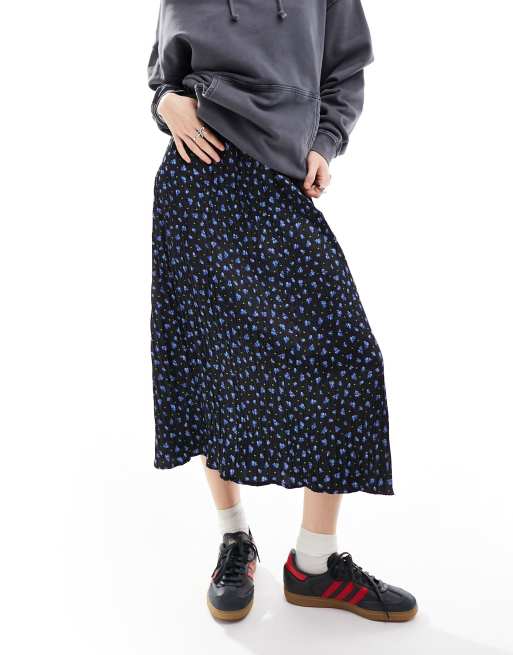 Daisy Street relaxed low rise midi skirt in blue black ditsy, 3 of 5