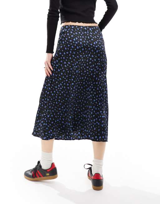 Daisy Street relaxed low rise midi skirt in blue black ditsy, 5 of 5