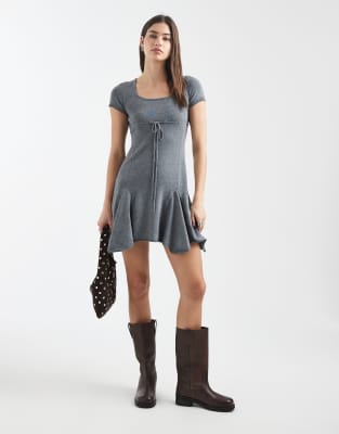 Daisy Street - Robe courte asymétrique en maille - Gris