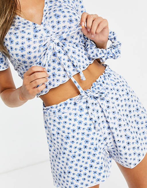 Lingerie & Nightwear Daisy Street ruched top and shorts pyjama set with scrunchie in ditsy floral 