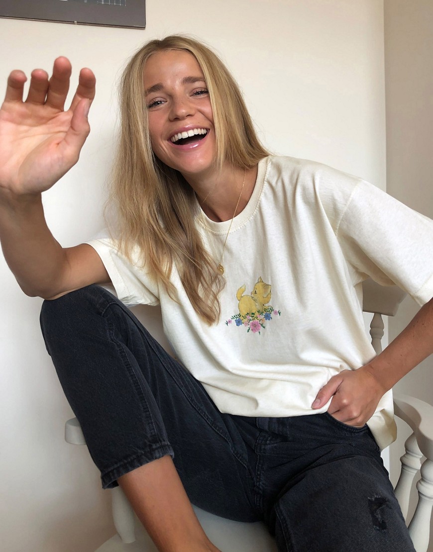 Daisy Street - Ruimvallend T-shirt met bloemen- en kittenprint-Beige
