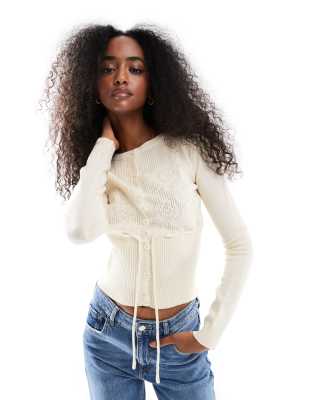 Daisy Street – Schmale Strickjacke in Creme mit Rosenintarsien - view 1
