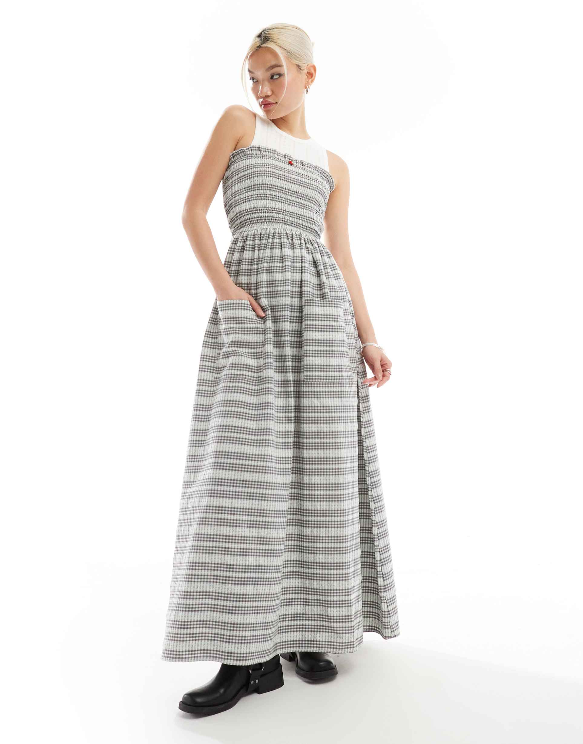 daisy street shirred bust maxi dress in textured plaid with rosette detail