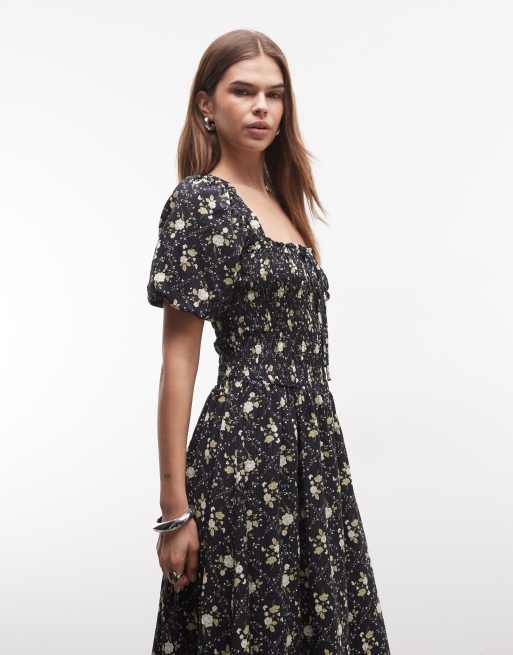 asos design shirred maxi dress in ditsy floral ASOS DESIGN Petite plunge ruffle tiered maxi dress with lace inserts in  lemon floral print Masa: 38 / 40 50 -25% = 37,50 Retail Price : 95,99