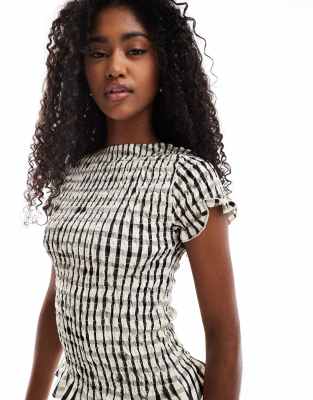 Daisy Street Shirred Short Sleeve Top In Black
