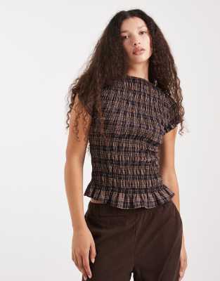 Daisy Street Shirred Short Sleeve Top In Brown