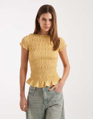 Daisy Street Shirred Short Sleeve Top In Yellow