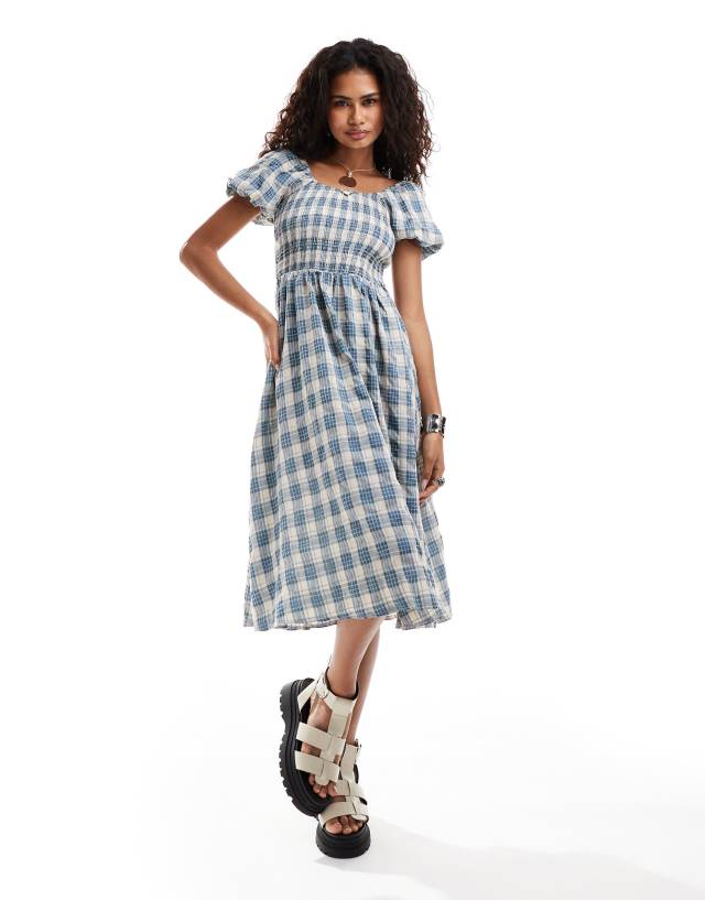 Daisy Street - shirred top puff sleeve midi smock dress in blue check