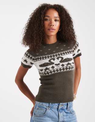 Daisy Street Short Sleeve Knit Top With Dove Graphic In Gray
