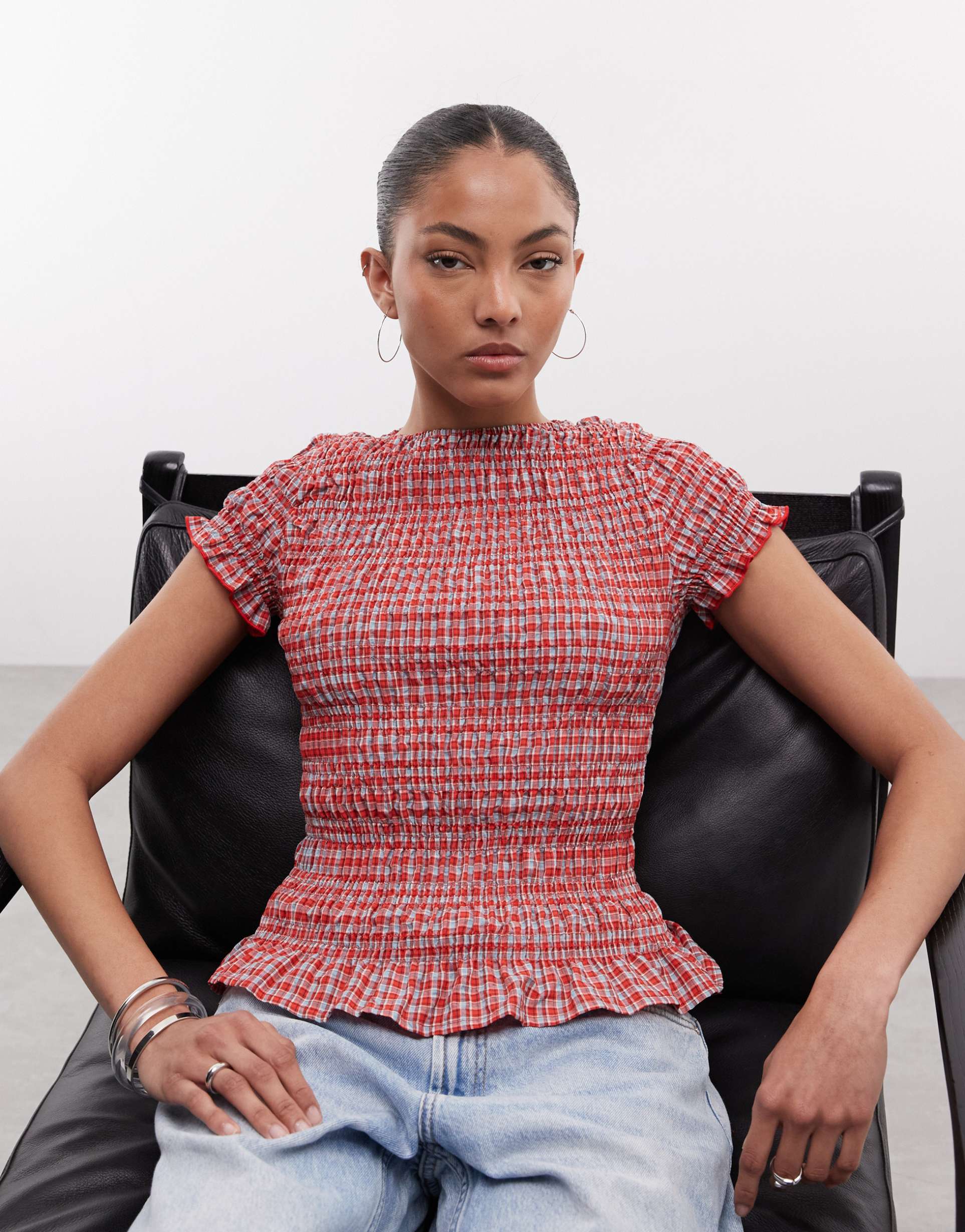 daisy street short sleeve shirred top in red and blue