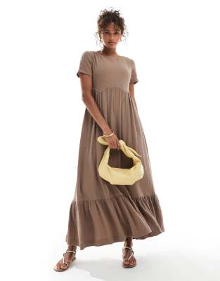 Daisy Street short sleeve smock tiered maxi dress in mocha-Brown