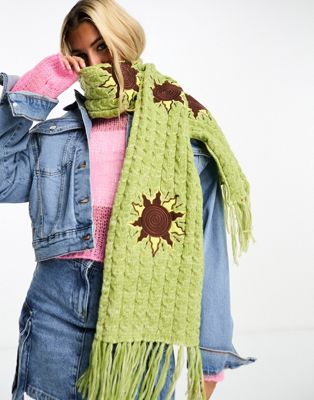 Daisy Street sun knitted scarf in green