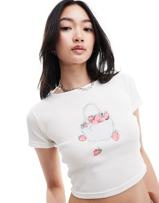 Daisy Street – T-shirt Sweatshirt in Cremeweiß mit knappem, figurbetontem Schnitt und Erdbeer-Print