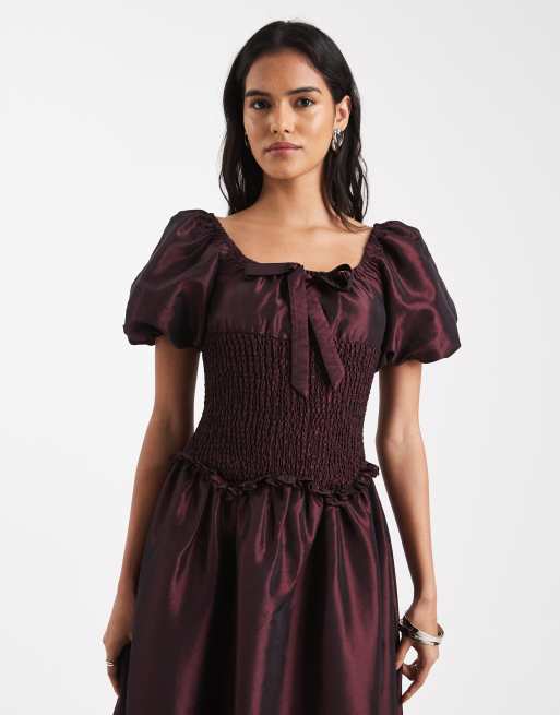 Daisy Street – Taft-Maxikleid in Burgunderrot mit abfallender Taille, Raffung und Puffärmeln, 2 von 4