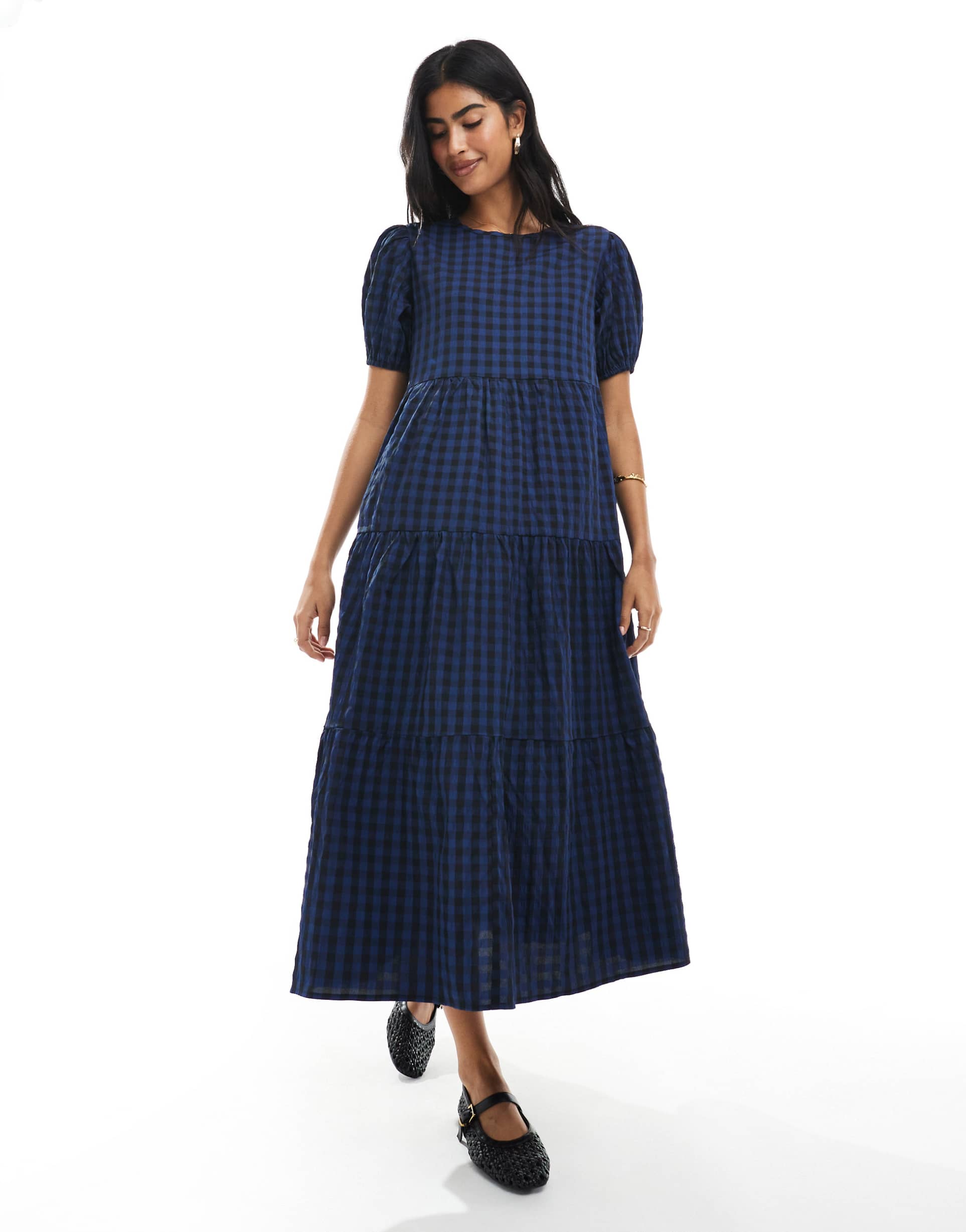 daisy street tiered maxi dress with puff sleeves in navy plaid