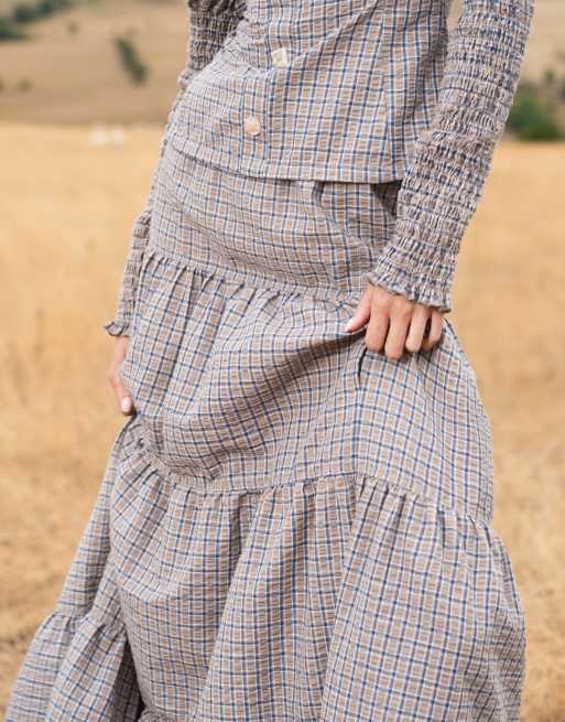 Daisy Street tiered maxi skirt in brown navy check co-ord, 3 of 4