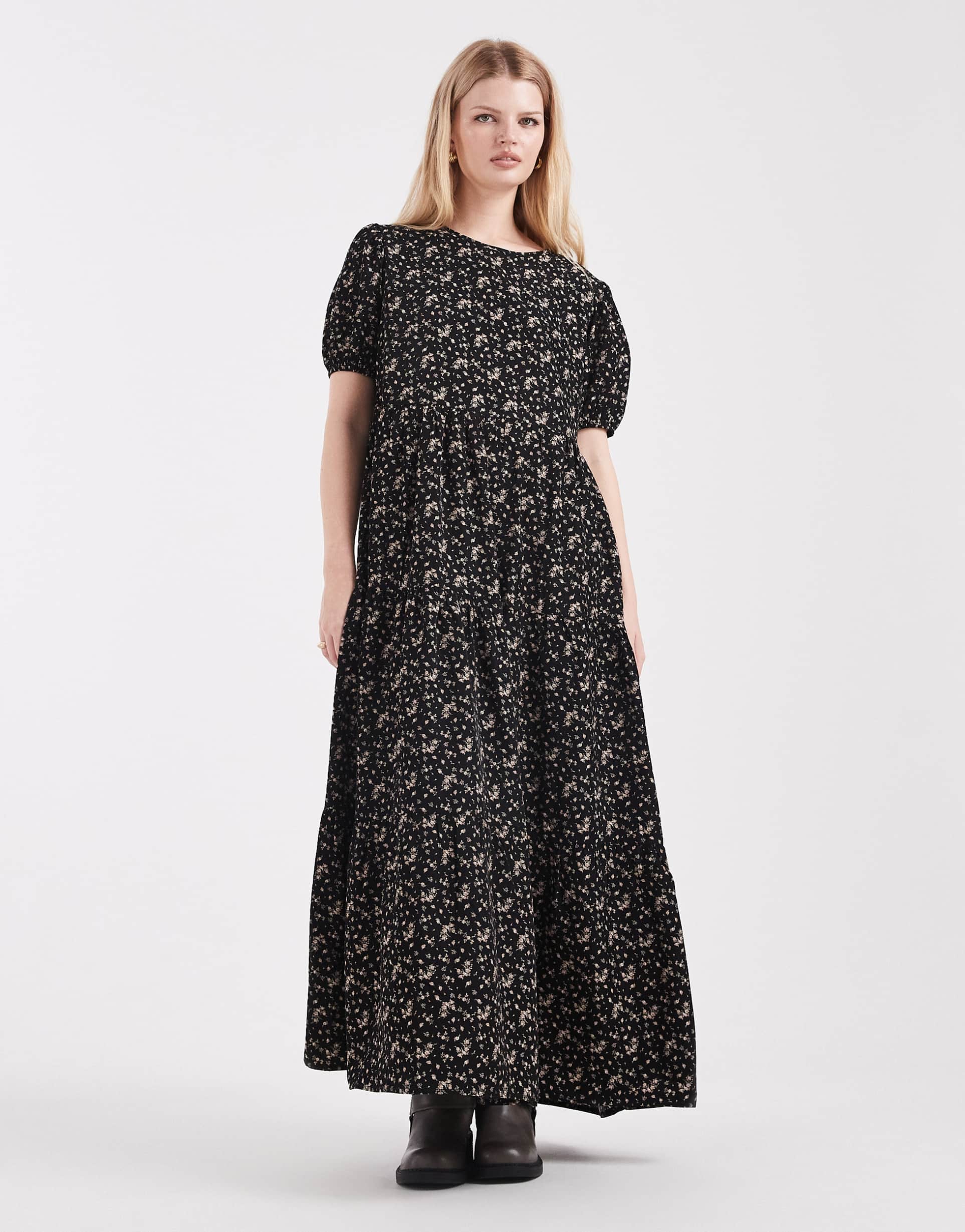 daisy street tiered smock maxi dress in black floral
