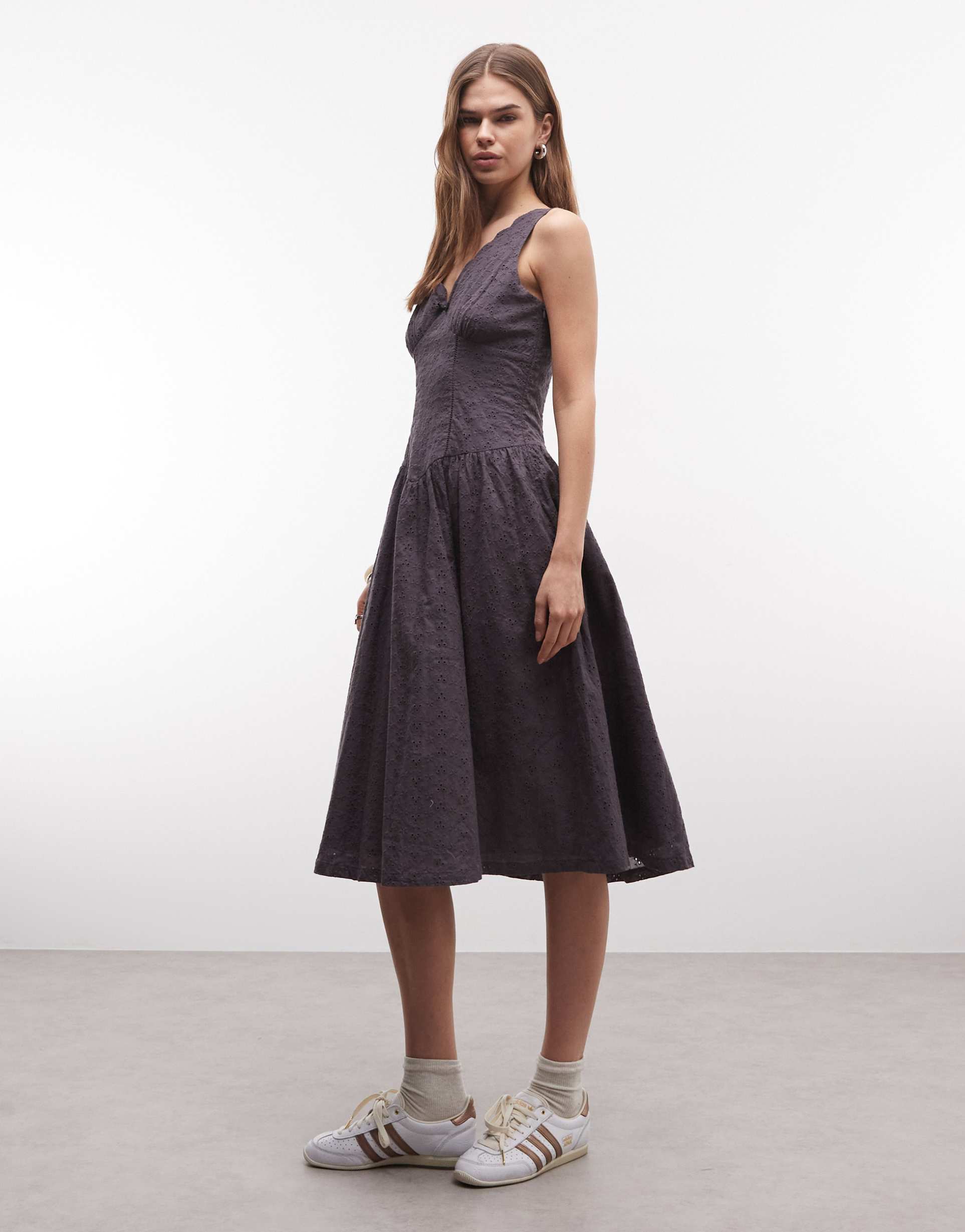 daisy street v neck corset style midi dress in gray broderie
