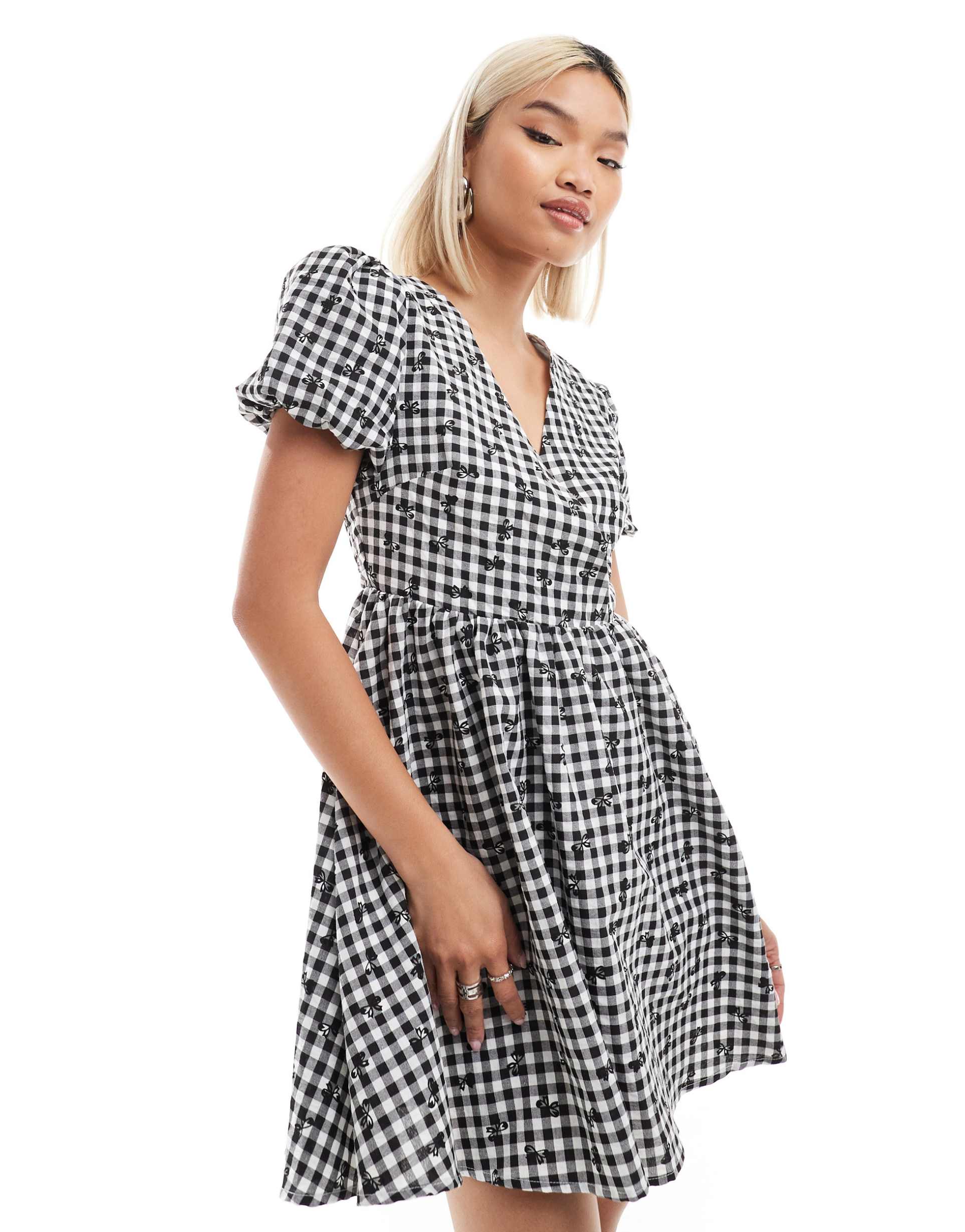 daisy street v neck mini smock dress in bow detail mono gingham