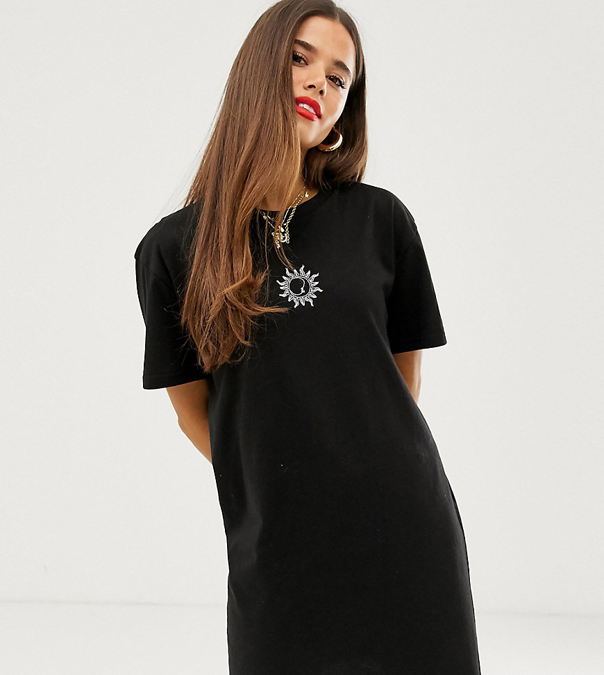 Daisy Street - Vestito T-shirt oversize con sole e luna ricamati-Nero