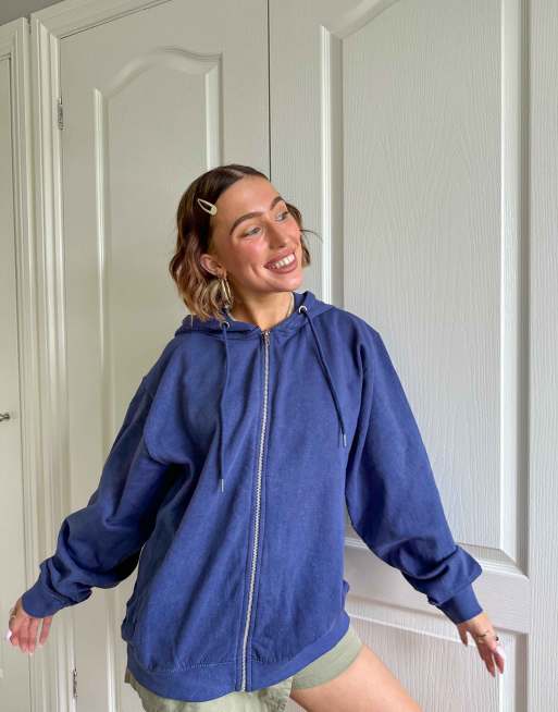 Daisy Street x Chloe Davie – Locker geschnittene Kapuzenjacke in verwaschenem Marineblau