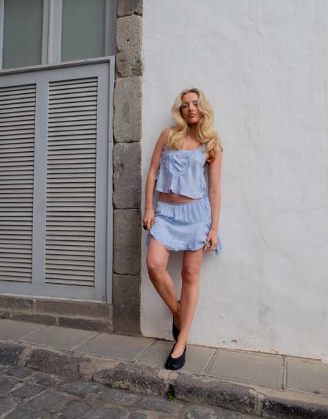 Daisy Street x Emma Jean – Fließendes Camisole-Oberteil aus Satin in Blau mit Spitzenborte, Kombiteil - view 1