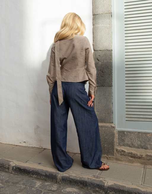 Daisy Street x Emma Jeans – Figurbetonte Hemdbluse in Neutral mit Streifen und passendem Schal, 4 von 4