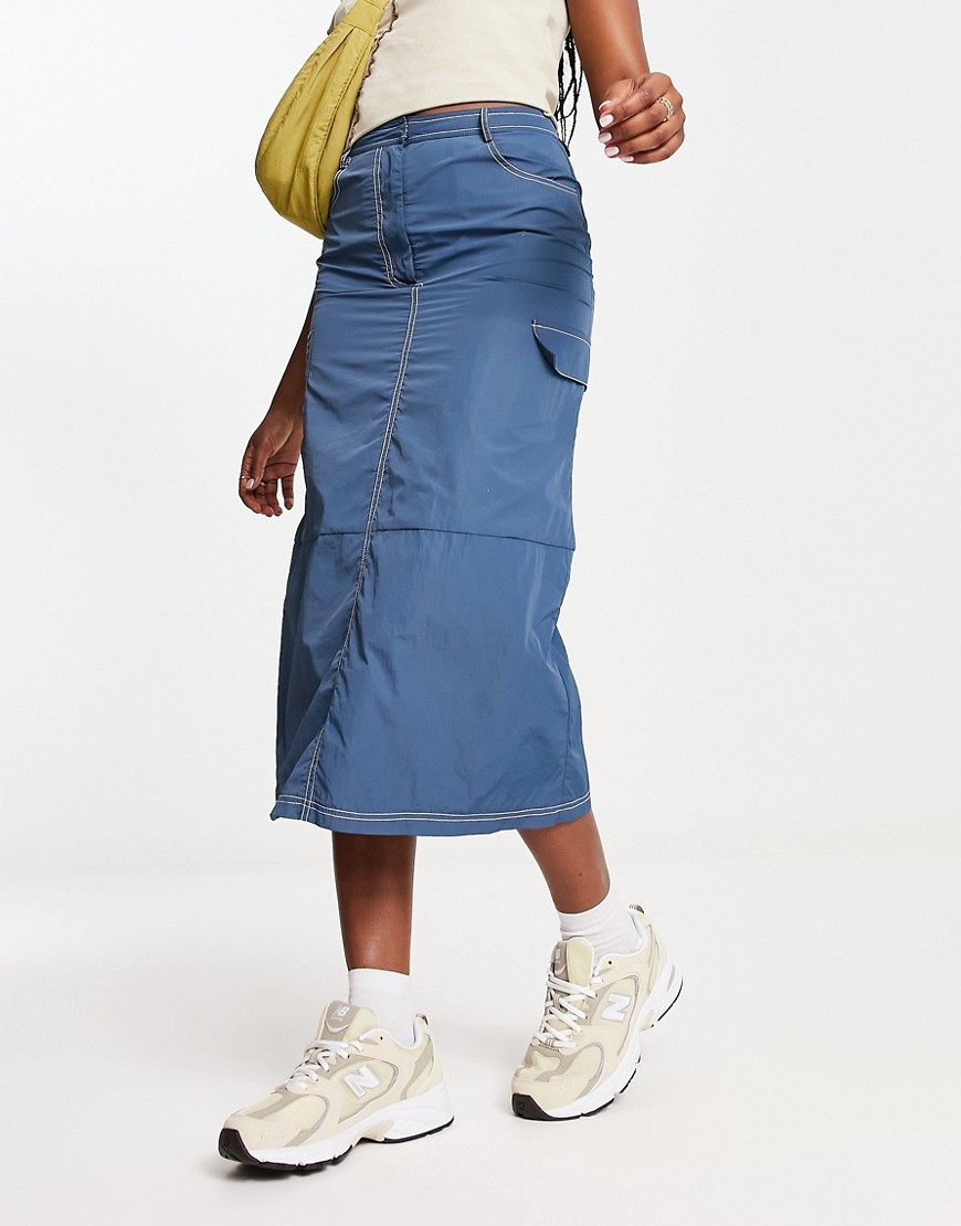 Daisy Street Y2K midi cargo skirt in navy-Blue