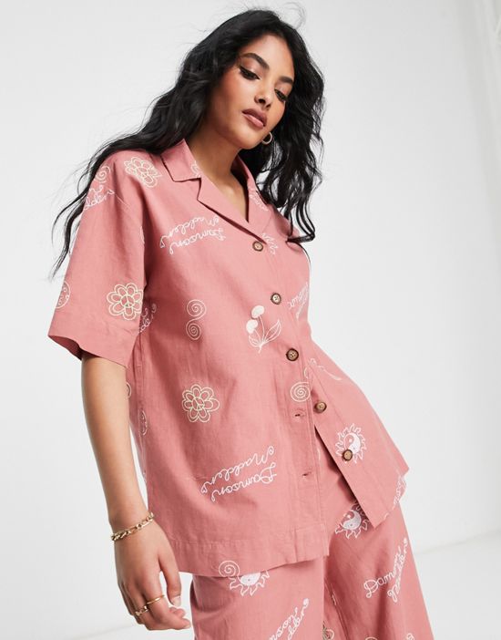 https://images.asos-media.com/products/damson-madder-all-over-embroidered-boxy-shirt-in-terracotta-part-of-a-set/202270448-2?$n_550w$&wid=550&fit=constrain