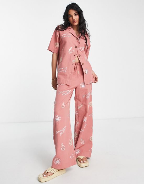 https://images.asos-media.com/products/damson-madder-all-over-embroidered-boxy-shirt-in-terracotta-part-of-a-set/202270448-3?$n_550w$&wid=550&fit=constrain