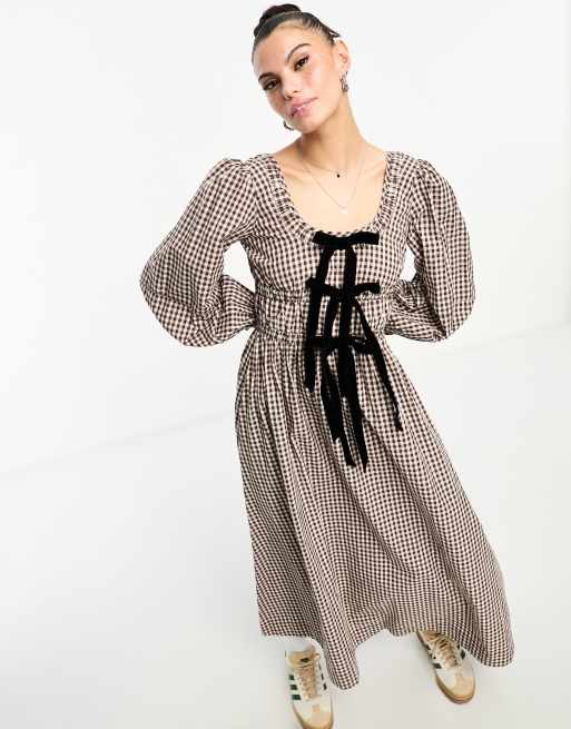 Damson Madder - Dakota - Midi jurk met strikken en gingham ruit in chocoladebruin, 2 van 4