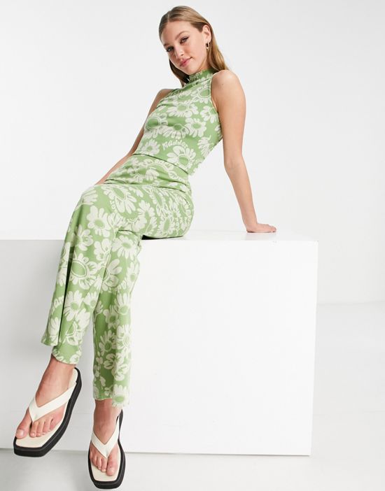 https://images.asos-media.com/products/damson-madder-floral-knitted-back-detail-tank-top-in-green-part-of-a-set/202273798-4?$n_550w$&wid=550&fit=constrain