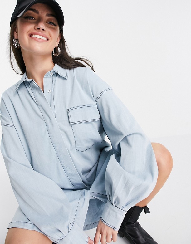  Seksowny Damson Madder – Jasnoniebieska sukienka koszulowa oversize z jeansu z recyklingu Niebieski denim