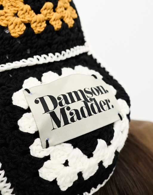 Damson Madder - Losse gehaakte capuchon in zwart met geel, 2 van 4