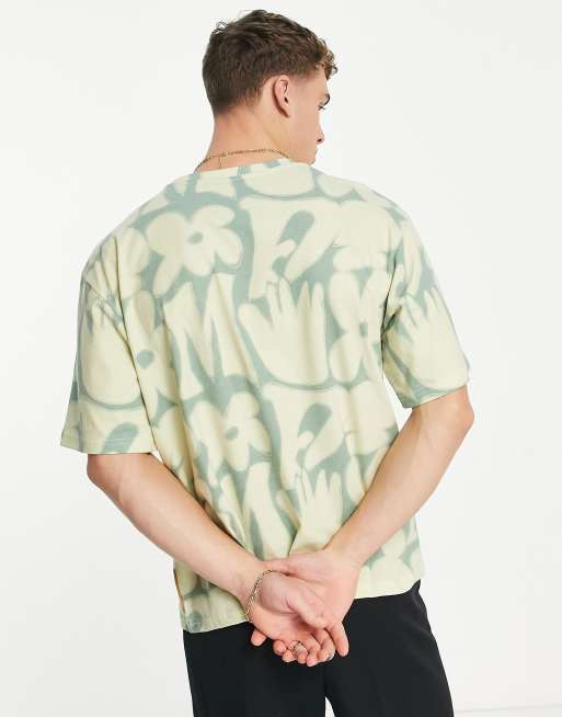 Damson Madder spray detail t-shirt in green, 2 of 4