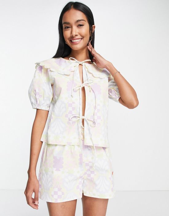 https://images.asos-media.com/products/damson-madder-vase-print-scallop-blouse-in-multi-part-of-a-set/202273099-1-lilac?$n_550w$&wid=550&fit=constrain