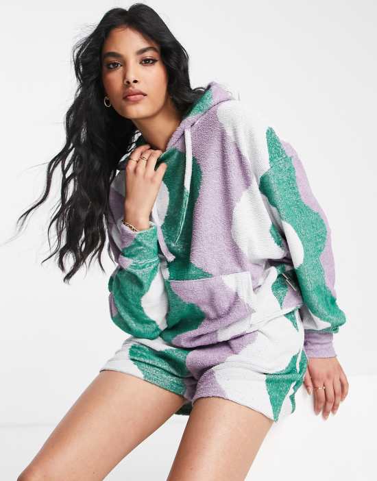 https://images.asos-media.com/products/damson-madder-wave-print-towelling-hoodie-in-green-part-of-a-set/202270431-1-multi?$n_550w$&wid=550&fit=constrain