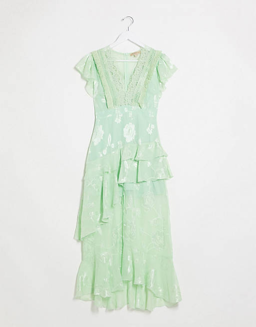 Dark Pink – Zielona sukienka maxi z głębokim dekoltem, krótkim rękawem i koronkowym wykończeniem
