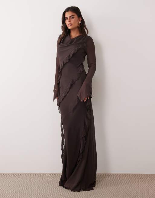 Daska abito lungo in chiffon con collo ad anello alto e dettaglio volant in cioccolato, 1 di 4