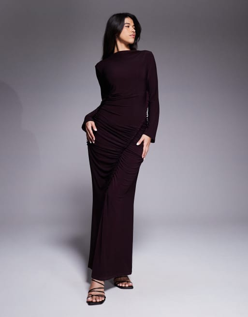 Daska – Bordowa przylegająca sukienka maxi z ozdobnymi szwami z falbankami i marszczeniem