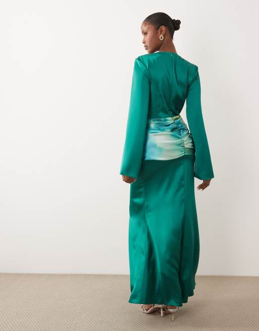 Daska – Drapiertes Satin-Maxikleid in Grün mit farblich abgesetztem Bindedetail, 4 von 4