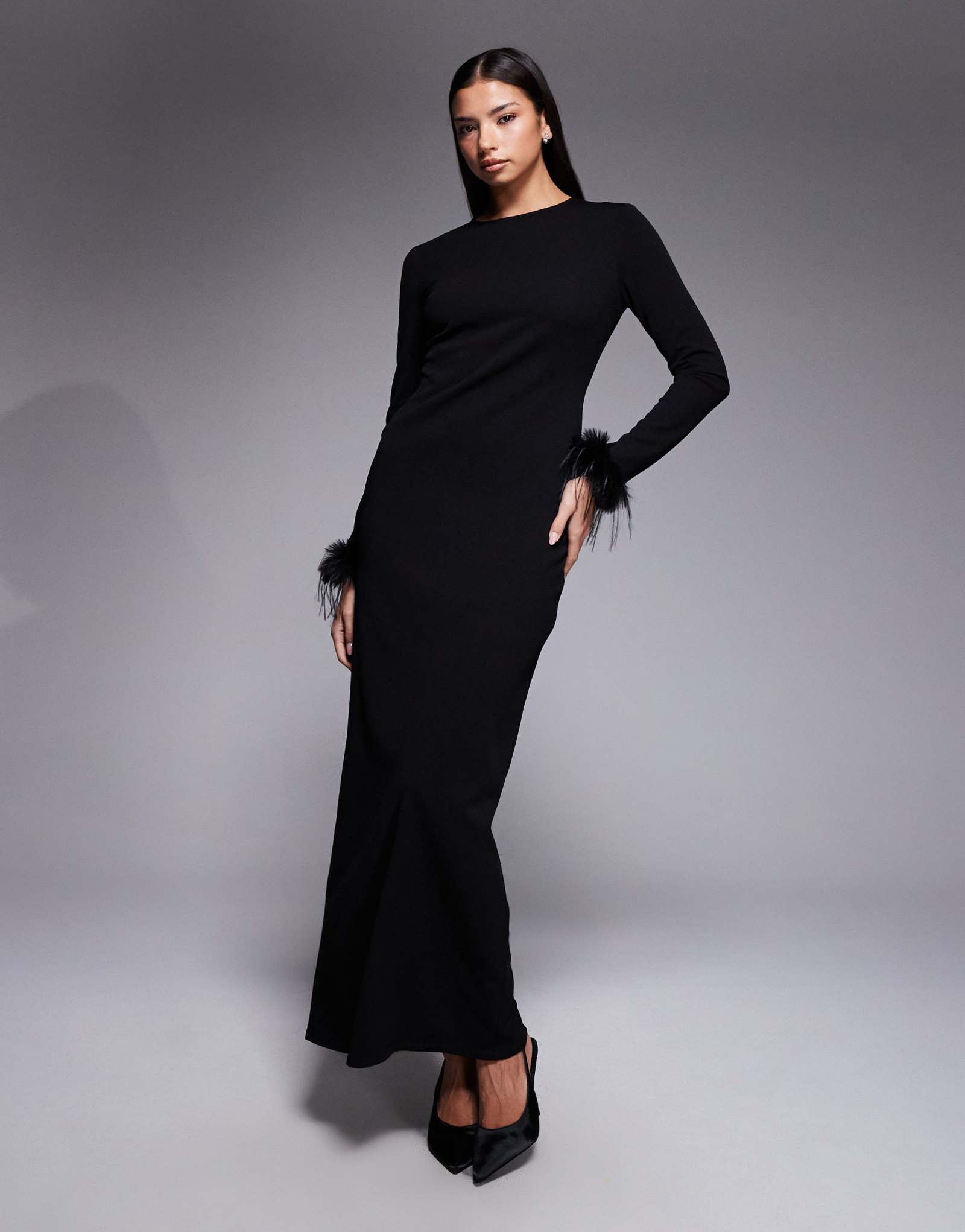 Макси-платье с манжетами из искусственных перьев Daska черного цвета