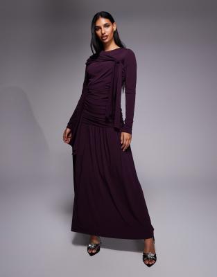 Daska - Gerafftes Maxikleid in Merlot-Rot mit Bindedetail-Lila