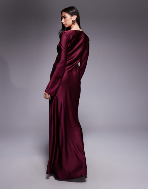 Daska – Langärmliges, asymmetrisches Satin-Maxikleid in Pflaume mit Ziernaht, 3 von 4