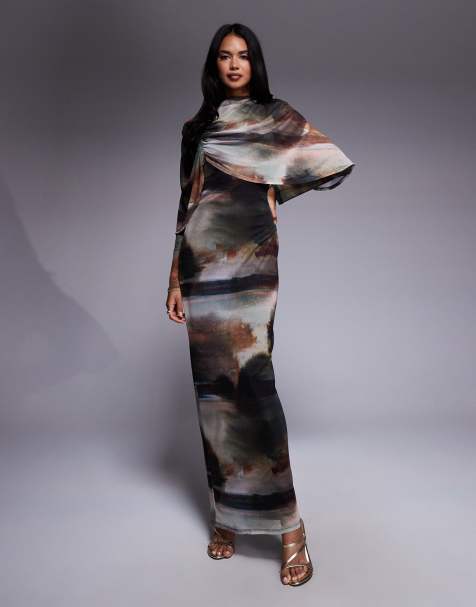 Daska - Maxikjole med kappedetalje over skuldrene i abstrakt print - view 1