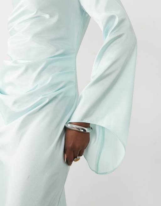 Daska – Maxikleid aus Satin in Eisblau mit hohem, gerafftem Wasserfallausschnitt, 3 von 4