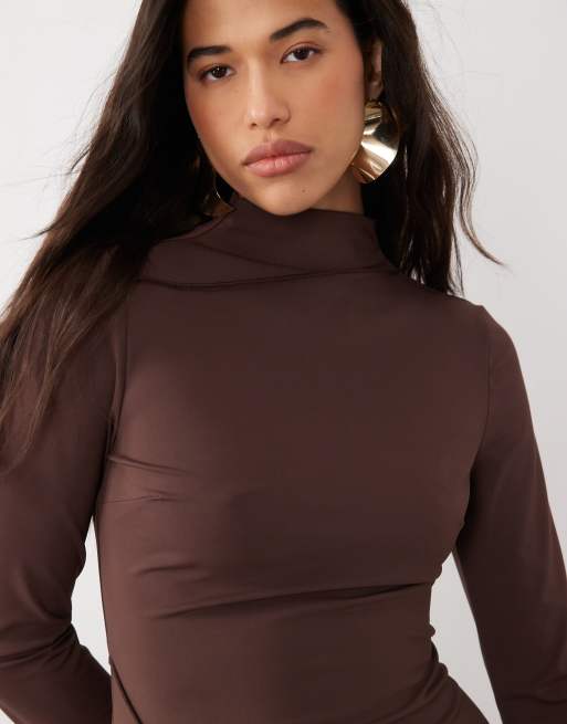 Daska Maxikleid mit hohem Kragen und asymmetrischer Nahtdetail in Schokobraun, 3 von 4