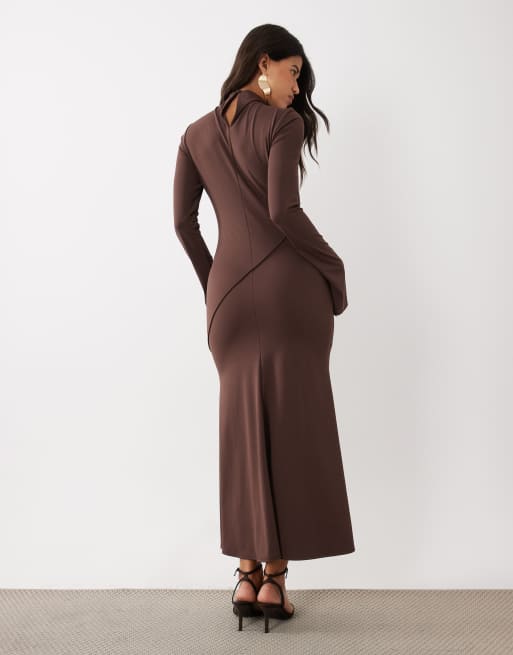 Daska robe longue à col montant avec détail de couture asymétrique en chocolat, 4 de 4