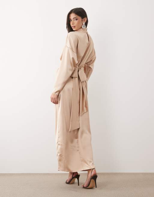 Daska - Robe longue en satin à col montant, manches longues et détail noué - Doré, 4 de 4